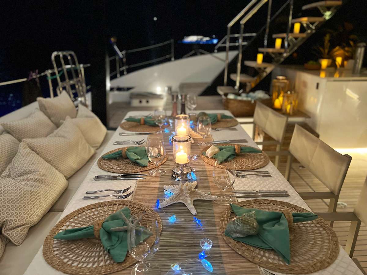 Seaclusion yacht dining experience