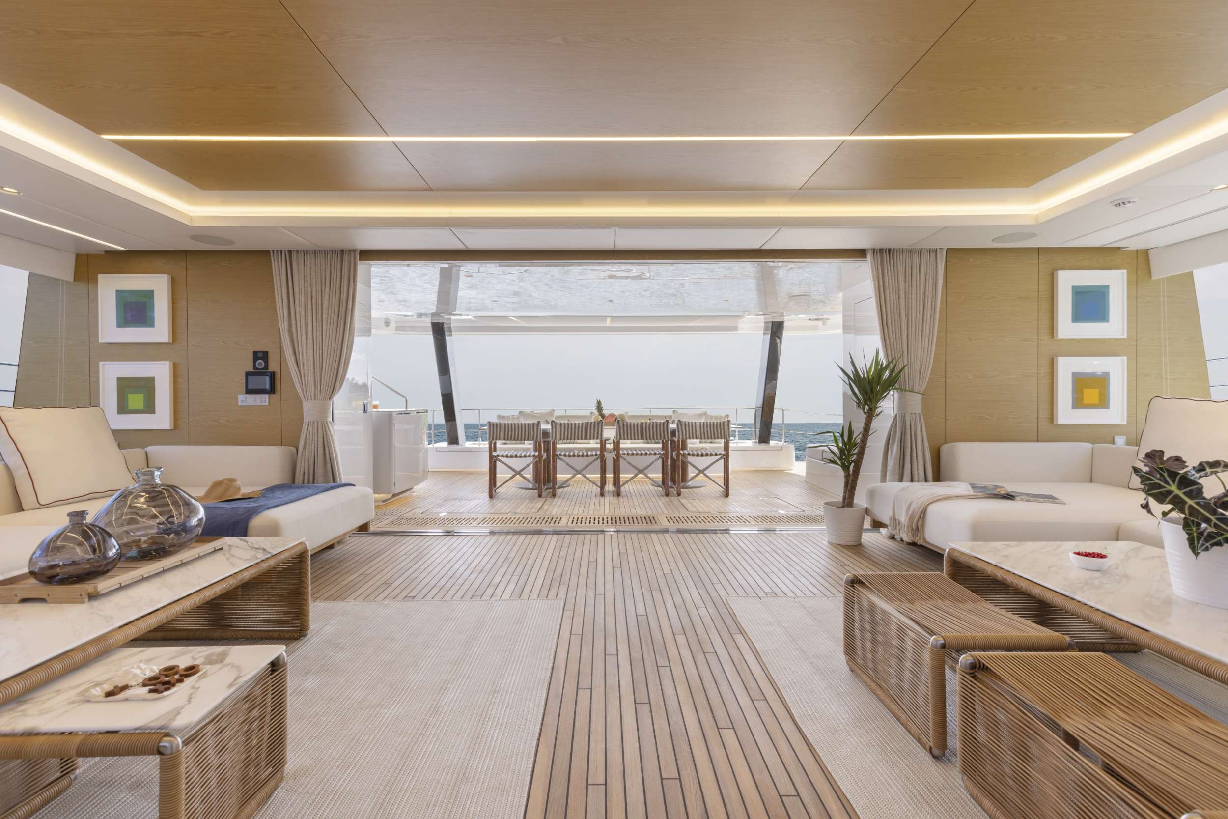 Pronto Salon Yacht